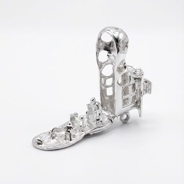 On the architecture of a house too small to enter